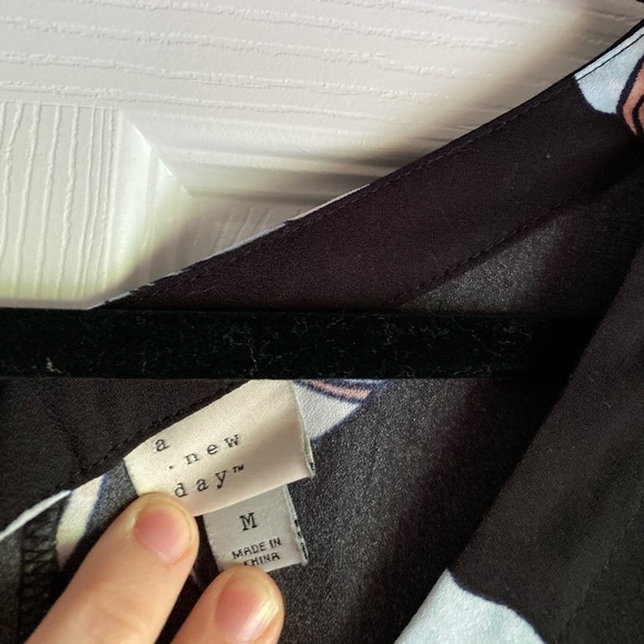 A New Day Black shift with oversized floral print - Picture 4 of 4